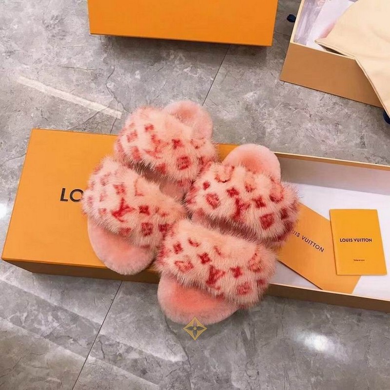 LV Women's Slippers 102